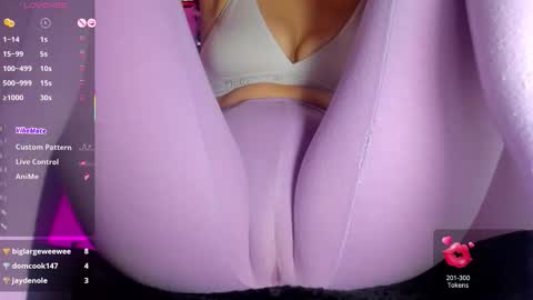 adelinaconte1 online show from February 3, 8:23 pm