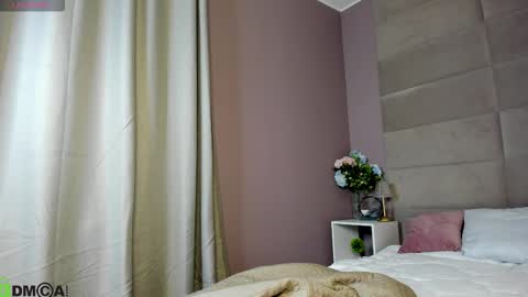 Snapshot of adeline_perle chatting on October 14, 1:08 am Adeline Perle online show from October 14, 1:08 am