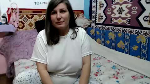 adelinemilf online show from February 28, 11:31 am