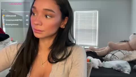 Adrianna  online show from January 5, 5:27 pm