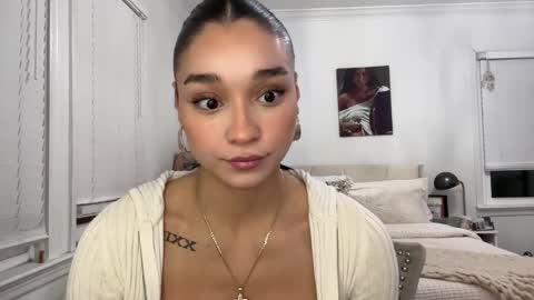 Snapshot of adriannarodriguez chatting on February 8, 2:47 am Adrianna  online show from February 8, 2:47 am