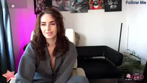 Snapshot of adrihanna chatting on February 14, 6:23 am Adriana online show from February 14, 6:23 am