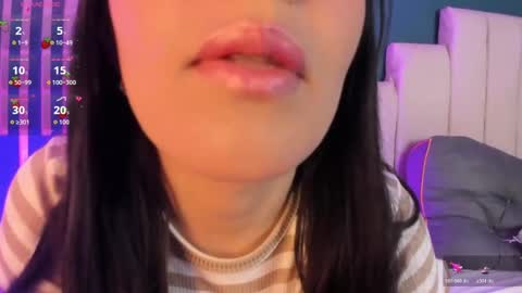 adriienne_ online show from April 4, 10:30 pm