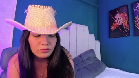 adriienne_ online show from March 25, 8:45 pm