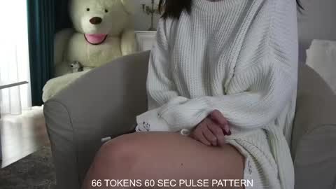 Snapshot of aelia_anara chatting on March 11, 8:19 am Aelia online show from March 11, 8:19 am