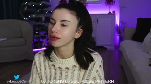 Snapshot of aelia_anara chatting on December 15, 8:19 am Aelia online show from December 15, 8:19 am