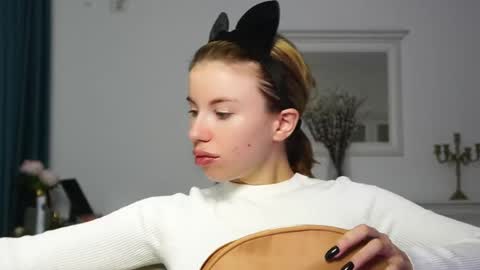 Snapshot of aelia_anara chatting on September 29, 3:44 am Aelia online show from September 29, 3:44 am