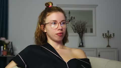 Snapshot of aelia_anara chatting on September 12, 4:02 am Aelia online show from September 12, 4:02 am