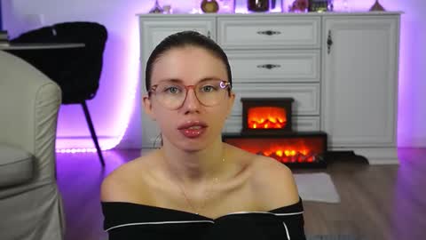 Snapshot of aelia_anara chatting on October 17, 5:21 am Aelia online show from October 17, 5:21 am