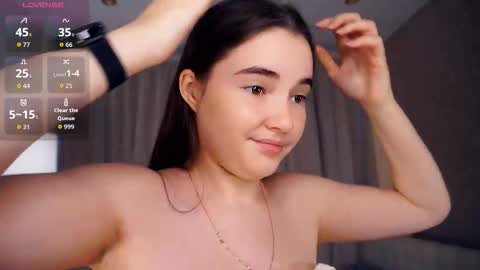 Lana  1800 - 0330 UTC   Mia 0700- 1630 UTC online show from October 20, 6:38 am