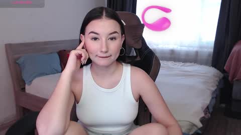Snapshot of agata_cherry chatting on December 9, 4:01 am Eva online show from December 9, 4:01 am
