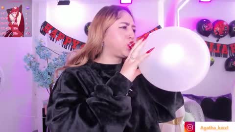 Snapshot of agatha_luxx chatting on October 30, 12:50 pm Agatha  online show from October 30, 12:50 pm