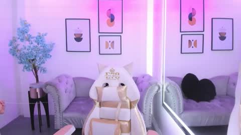 Snapshot of agatha_luxx chatting on October 13, 12:30 pm Agatha  online show from October 13, 12:30 pm