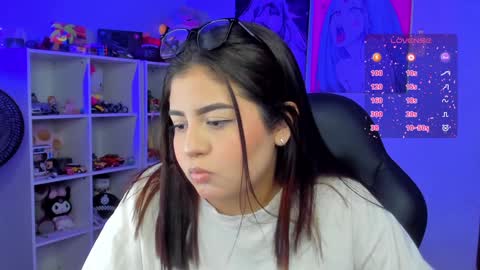 Cat online show from December 13, 8:10 am