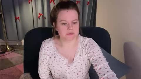 agatthgris online show from February 25, 9:46 pm