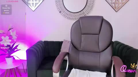 AIDA ADAMS online show from March 13, 1:34 pm