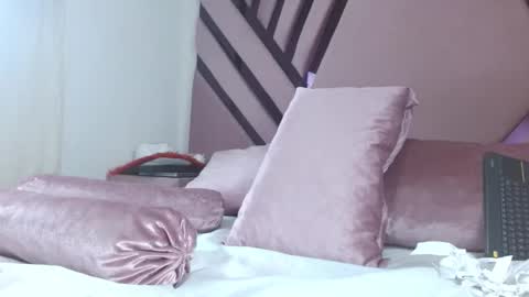 aiilynsmiith online show from January 16, 6:53 am