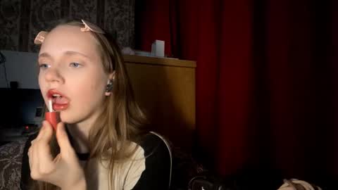 Snapshot of aileenamara chatting on October 23, 11:16 am Kira online show from October 23, 11:16 am