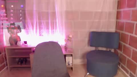 ailyn_ online show from September 27, 7:15 am