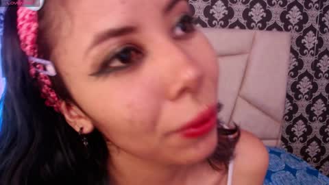 Snapshot of akane_uwu chatting on December 22, 12:27 pm A K A N E U W U online show from December 22, 12:27 pm