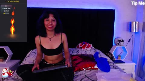 Snapshot of akane_uwu chatting on December 15, 10:48 pm A K A N E U W U online show from December 15, 10:48 pm