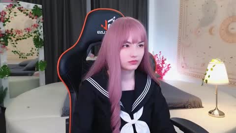 Akemi online show from February 25, 1:43 pm