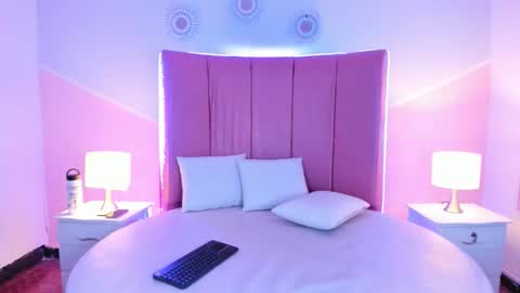 Snapshot of alahia_x chatting on October 20, 7:39 pm alahia_x online show from October 20, 7:39 pm