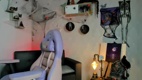 Alaia online show from October 17, 10:02 pm