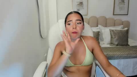 alana  online show from May 14, 7:52 pm