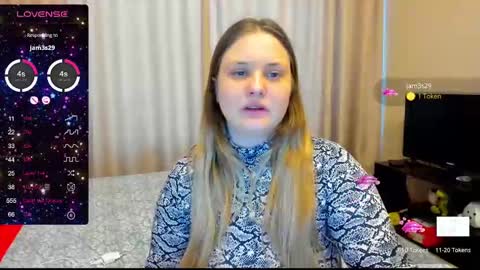 Snapshot of alanabrox chatting on December 17, 9:39 am Julia online show from December 17, 9:39 am