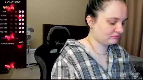 Snapshot of alanabrox chatting on October 29, 3:00 am Julia online show from October 29, 3:00 am