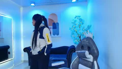 Alanna  online show from February 10, 3:20 am