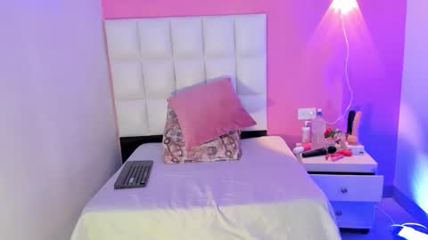 Ana online show from November 18, 7:37 pm