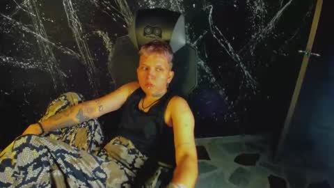 alanred_ online show from October 11, 2:27 am