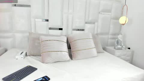 Alaya Noir  online show from December 15, 12:21 pm