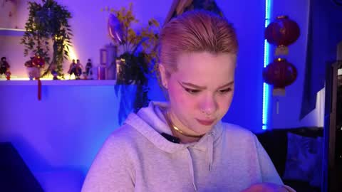 albaandthayron online show from October 11, 12:41 pm