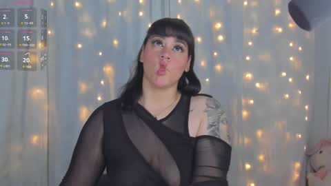 Snapshot of aleja_rossi chatting on February 7, 10:09 pm Aleja online show from February 7, 10:09 pm