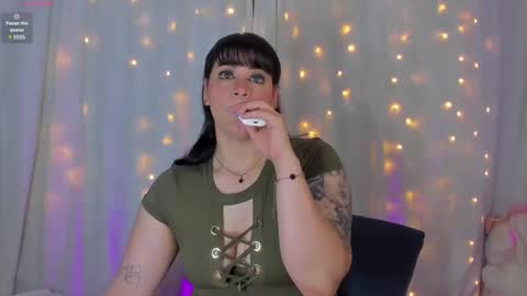 Snapshot of aleja_rossi chatting on February 20, 5:41 pm Aleja online show from February 20, 5:41 pm