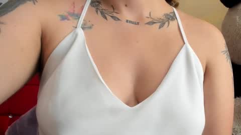 paola online show from October 10, 4:01 pm