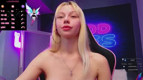 Snapshot of alessiacroft chatting on October 9, 5:33 am alessiacroft online show from October 9, 5:33 am