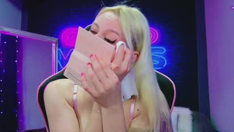 alessiacroft online show from February 21, 5:41 am