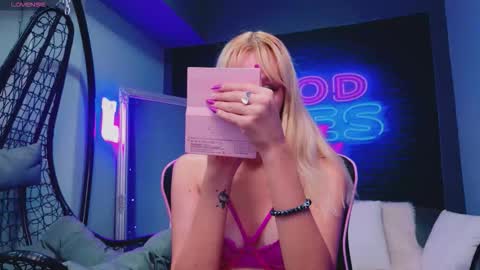 Snapshot of alessiacroft chatting on September 11, 4:35 am alessiacroft online show from September 11, 4:35 am