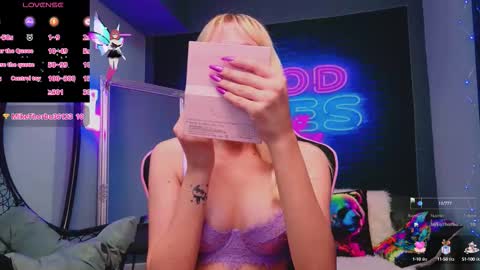 Snapshot of alessiacroft chatting on September 13, 4:53 am alessiacroft online show from September 13, 4:53 am