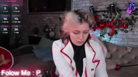 alex_howell online show from March 2, 8:35 pm