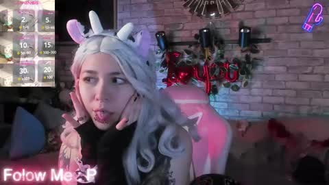 alex_howell online show from March 1, 8:42 pm