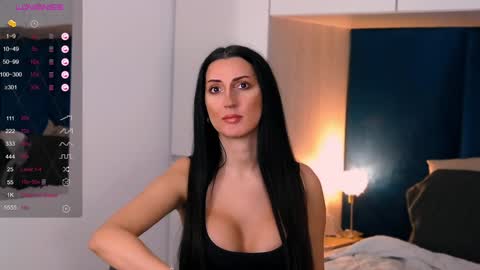Snapshot of alexa_clarks chatting on December 4, 7:12 pm Alexa  online show from December 4, 7:12 pm