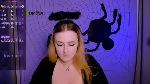 Snapshot of alexa_night_ chatting on October 21, 2:37 am alexa_night_ online show from October 21, 2:37 am