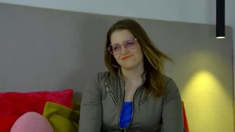 AlexaAvery online show from June 7, 6:53 am