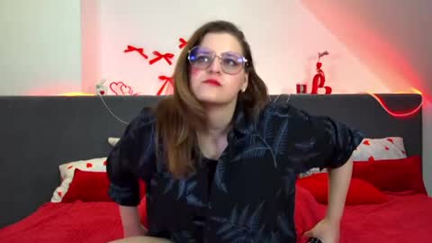 AlexaAvery online show from June 17, 6:37 am