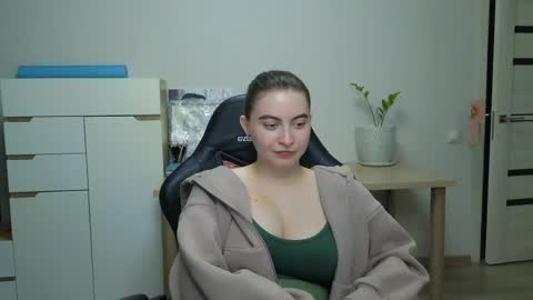 Alice online show from April 12, 5:27 pm